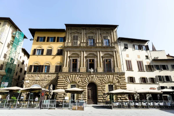 イタリア イタリア 7月4 2018 イタリア ヴェネツィア フィレンツェ 素晴らしい彫像や建物の典型的な建設と建物のファサードを構築し 装飾のための素晴らしい — ストック写真
