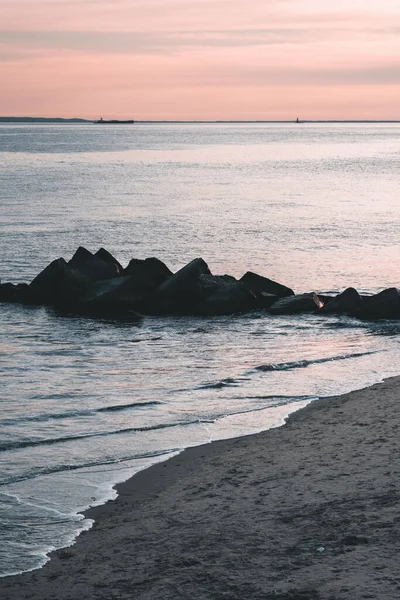 Vertical Shot Stones Stacked Seashore Seascape Sunset — Stock Photo, Image