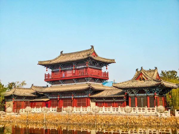 Temple Bouddhiste Historique Avec Jardin Zen Chine Sous Ciel Lumineux — Photo