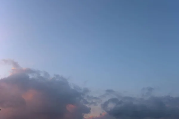Güzel Bir Mavi Bulutlu Gökyüzü — Stok fotoğraf