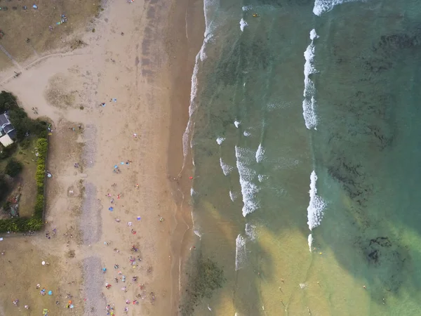 Flygbild Över Det Vågiga Havet Som Träffar Salamirs Sandstrand Asturien — Stockfoto