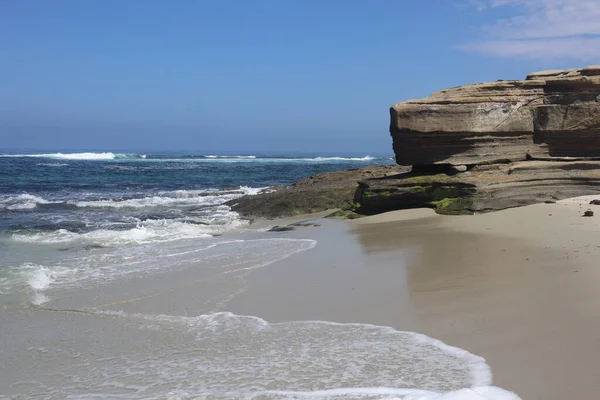 Deniz Mağaraları Arasında Jolla California Sahilinden Nefes Kesici Bir Okyanus — Stok fotoğraf