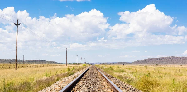 Kırsal Bölgedeki Eski Demiryolu Raylarının Güzel Bir Manzarası — Stok fotoğraf