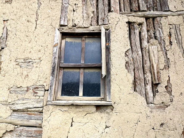 Gündüz Vakti Kalıntıları Kalıntıları Olan Eski Bir Binanın Görüntüsü — Stok fotoğraf