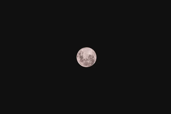 夜空中一轮美丽的满月 — 图库照片