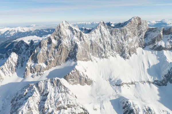 Uma Vista Fascinante Belas Montanhas Cobertas Neve — Fotografia de Stock