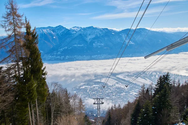 Schöne Aufnahme Einer Seilrutsche Von Oben Nach Unten Winter — Stockfoto