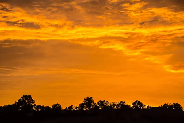 Belo Pôr Sol Céu Vermelho Nublado — Fotografia de Stock