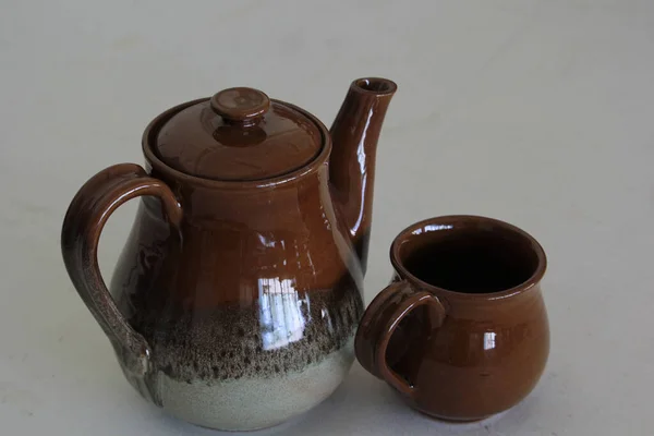 Nahaufnahme Einer Keramik Teekanne Mit Einem Becher — Stockfoto