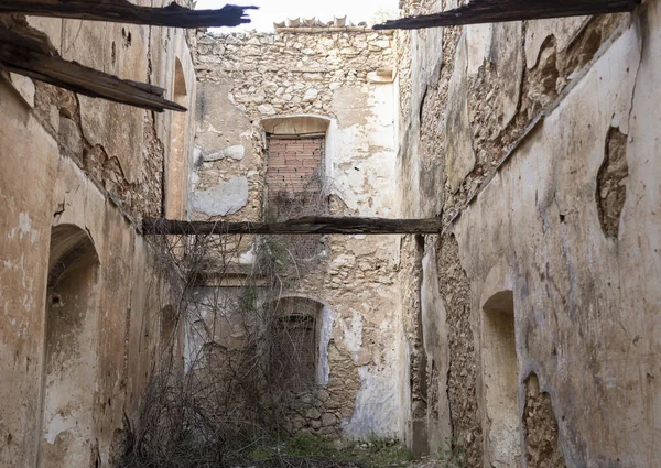 Vieux Bâtiment Détruit Avec Des Ruines — Photo