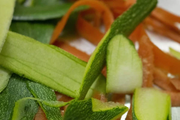 キュウリや他の野菜の皮のクローズアップショット — ストック写真