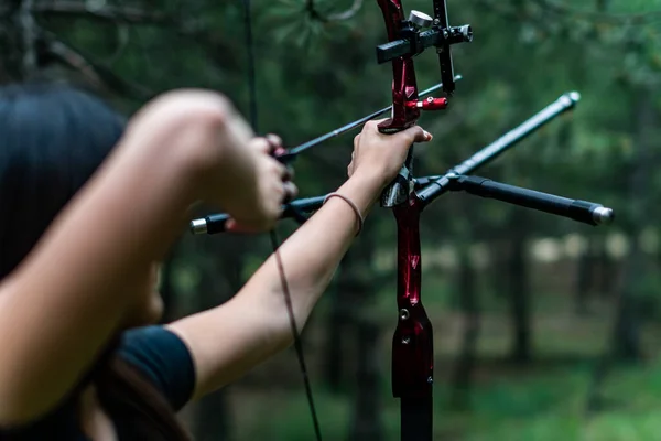 Closeup Shot Woman Hunter Aiming Bow Arrow Forest — Stock Photo, Image