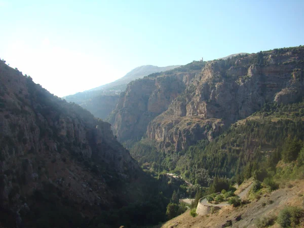 Сонячний Краєвид Скелястого Гірського Краєвиду Долині Кадіша Ліван — стокове фото