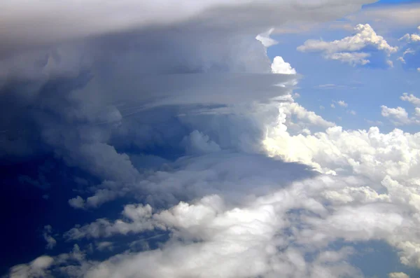 Flygbild Magnifikt Formade Molnen Den Blå Himlen — Stockfoto