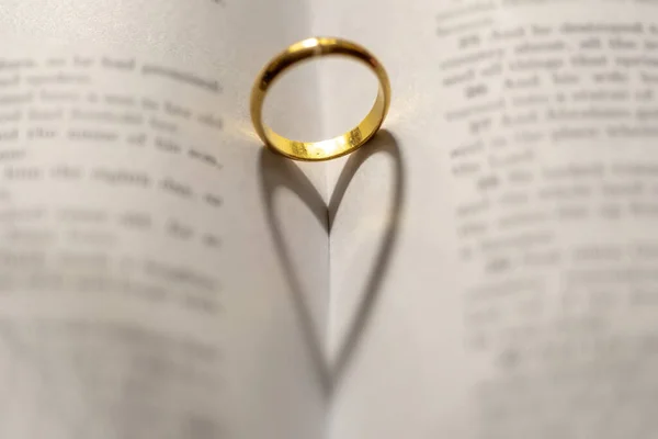 Closeup Wedding Ring Forming Heart Shape Bible Concept Love Marriage — Stock Photo, Image