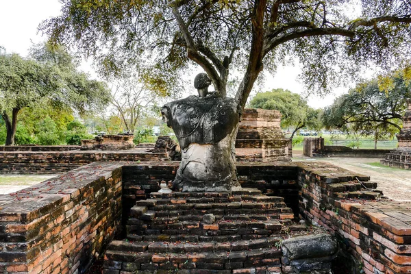 Eine Handlose Zerstörte Skulptur Auf Einem Gemauerten Alten Sockel Südostasien — Stockfoto