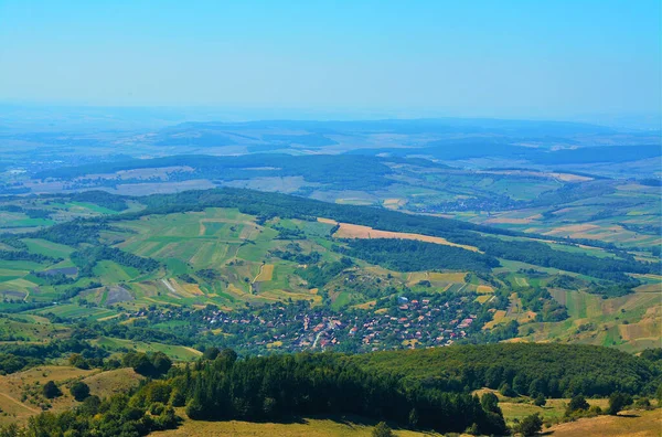 Plano Los Paisajes Rurales Pueblo Entre Colinas Transilvania Rumania — Foto de Stock