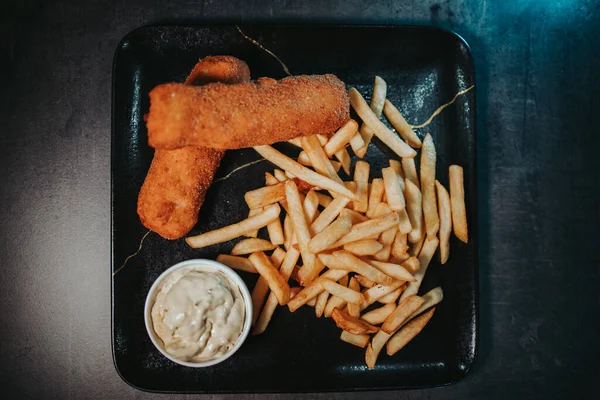 Una Vista Superior Papas Fritas Nuggets Con Salsa Servida Restaurante — Foto de Stock