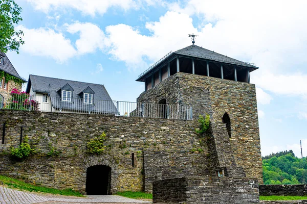 Vecchio Edificio Pietra Sotto Cielo Blu Nuvoloso Monschau Germania — Foto Stock