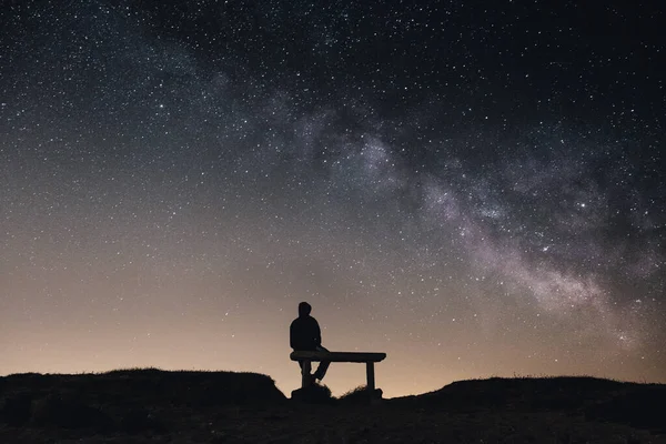Silhouette Person Sitting Bench Background Magical Starry Sky — Stock Photo, Image