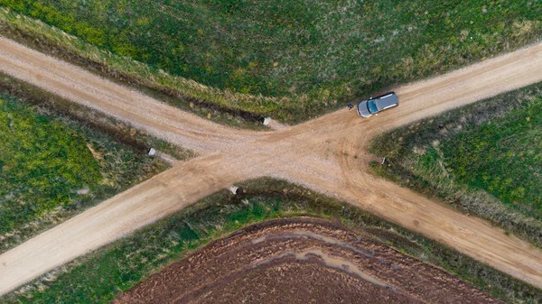 Uno Scatto Aereo Auto Bivio Mezzo Campo — Foto Stock