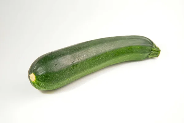 Eine Nahaufnahme Von Zucchini Auf Weißem Hintergrund — Stockfoto