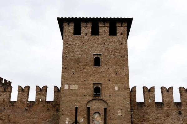 Italia Italia 2018 Fachada Edificio Con Estatua Típica Construcción Italia — Foto de Stock