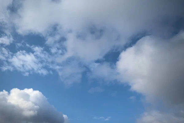 Belo Tiro Céu Azul Nuvens Brancas — Fotografia de Stock
