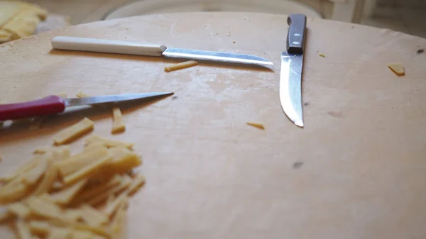 Gros Plan Tranches Pâte Dans Processus Fabrication Des Pâtes — Photo