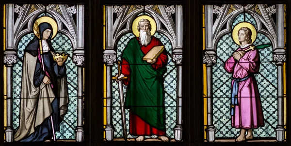 Ett Färgat Glasfönster Vitus Cathedral Föreställande Saint Gisela Saint Paul — Stockfoto