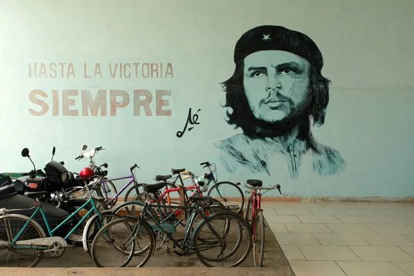 Havana Cuba 2011年5月24日 キューバの壁にチェ ゲバラの落書き — ストック写真