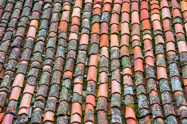 Primer Plano Techo Arcilla Roja Viejo Dañado Deshilachado — Foto de Stock