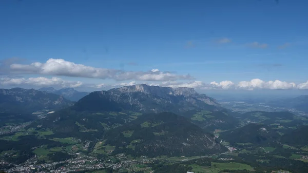 Een Luchtfoto Van Prachtige Beierse Alpen Omgeven Door Wolken Gevangen — Stockfoto