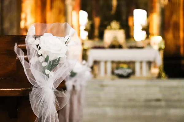 Een Selectieve Focus Shot Van Kerk Decoratie Voor Een Bruiloft — Stockfoto