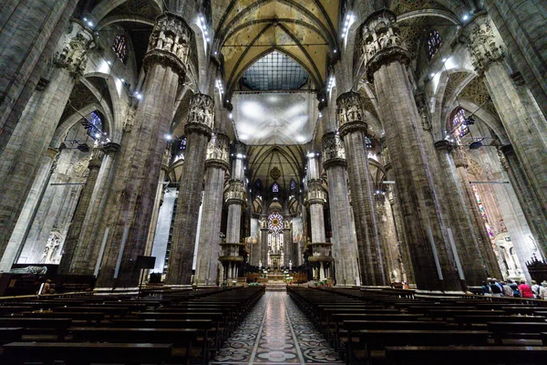 フランス 2017年7月13日 超広撮影黒と白ノートルダム大聖堂のインテリアフランス — ストック写真