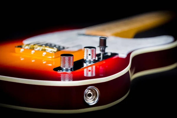 Een Close Shot Van Een Basgitaar Een Donkere Backgroun — Stockfoto