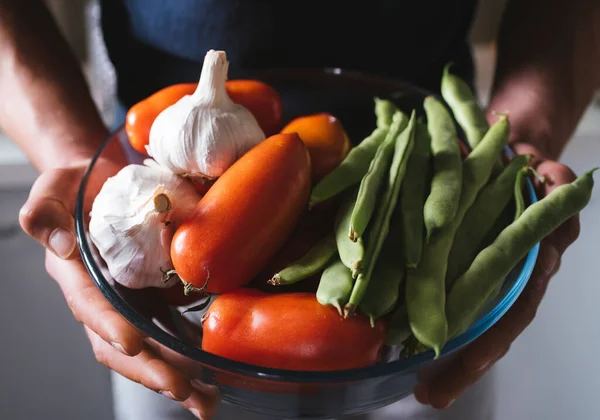 Tazón Vidrio Con Verduras Frescas Tomates Ajo Judías Verdes Concepto — Foto de Stock