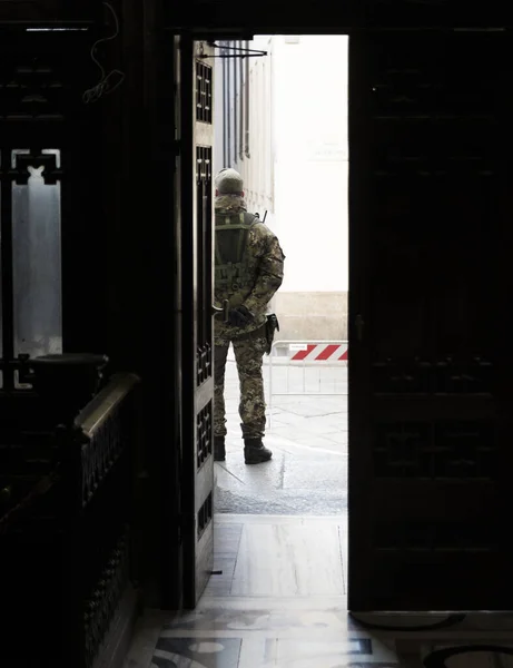Voják Ochranky Střežící Vchod — Stock fotografie