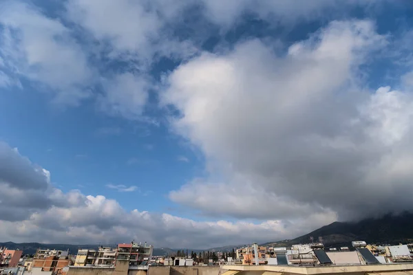 Tiro Aéreo Cidade Volos Sob Céu Azul Nuvens Brancas — Fotografia de Stock