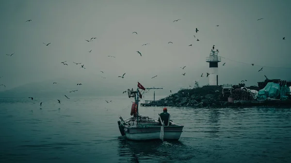 Uma Majestosa Vista Para Trás Pescador Barco Que Navega Com — Fotografia de Stock