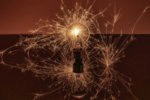 Närbild Gnistrande Glödlampa Koncept Idé Innovation — Stockfoto