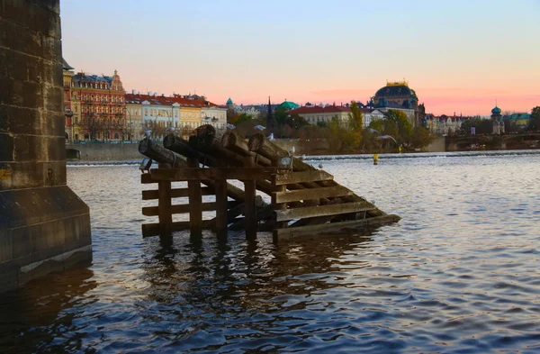 Çek Cumhuriyeti Prag Daki Vltava Nehri Nde Bir Buz Bekçisinin — Stok fotoğraf