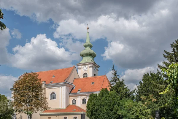 Kostel Katholische Kirche Leopoldau Nachází Vídni Rakousku Denního Světla — Stock fotografie