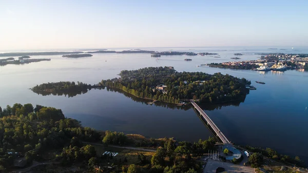 Aerial Drone Kilátás Korkeasaari Állatkert Napos Ködös Őszi Hajnalban Helsinkiben — Stock Fotó