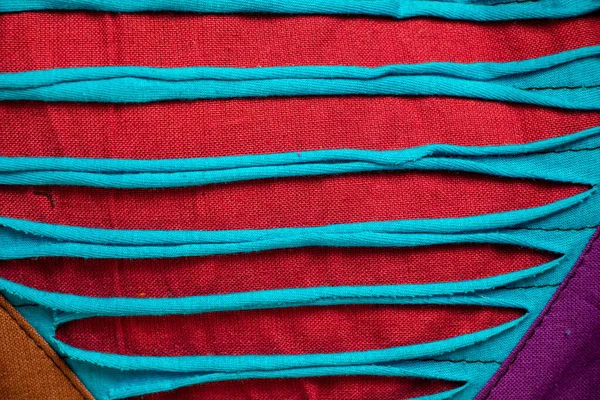 Tiro Perto Pano Rasgado Texturizado Roupas Coloridas — Fotografia de Stock