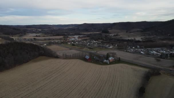 Plan Aérien Prairies Grands Champs Avec Des Maisons Vivantes Une — Video