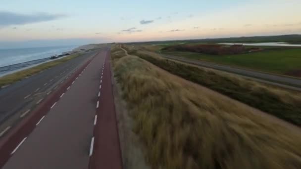 Zicht Vanuit Lucht Weg Het Veld Aan Zee — Stockvideo