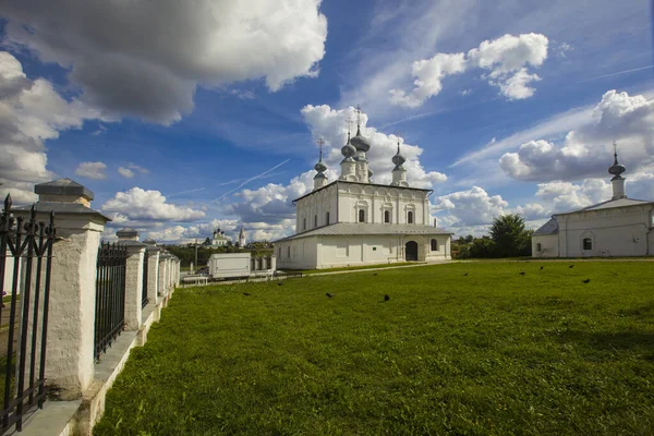 Церква Богоявленського Монастиря Влітку — стокове фото