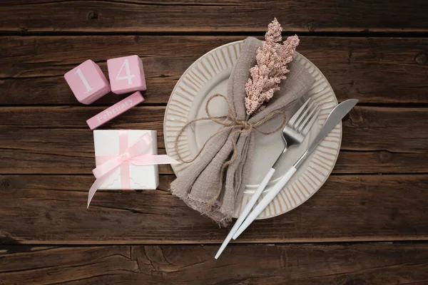Yemek Malzemeleri Hediye Şubat Kelimelerini Ahşap Bir Masanın Üzerinde Küp — Stok fotoğraf