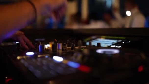 Utilisant Mixeur Pour Contrôler Manipuler Plusieurs Signaux Audio Tourné Dans — Video
